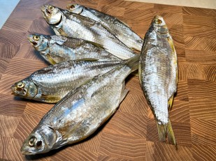 Ведро Ржаные гренки с малосольным огурчиком: Тарань вяленая (Азовская)