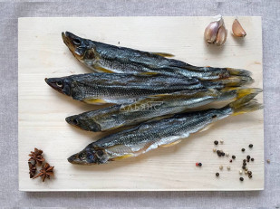 Карась холодного копчения: Корюшка вяленая без икры