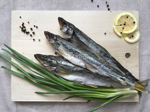 Карась холодного копчения: Корюшка вяленая с икрой