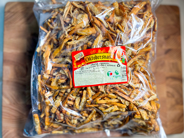 Нитка ЖАРЕНАЯ "Чеснок с зеленью" Oktobersnack 1 кг (сырный продукт) в Электростали