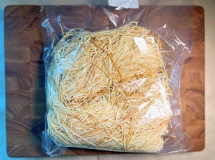 Продукт сырный ПАУТИНКА  Oktobersnack БЕЛАЯ (1 кг): Сырный продукт ФЕРМЕРСКИЙ паутинка копченый