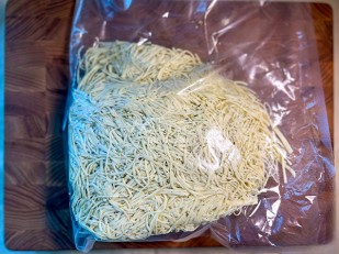 Сыр к пиву: Сырный продукт ФЕРМЕРСКИЙ паутинка  укроп/чеснок