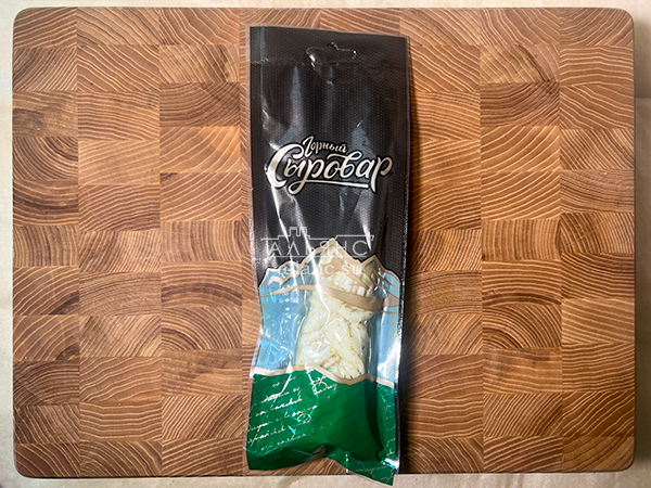 Сыр 100 гр ГОРНЫЙ СЫРОВАР (Косичка с укропом и чесноком) в Электростали