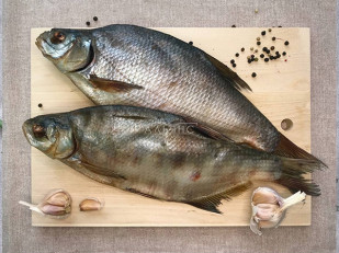 Карась холодного копчения: Лещ цимлянский вяленый